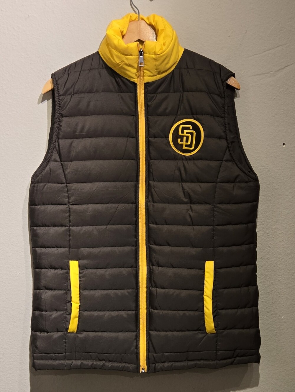 San Diego Padres Puffer Vest size Large Brown Yellow Lightweight Logo promo EUC